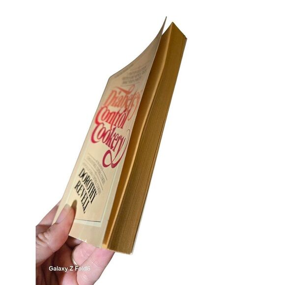 Diabetes control cookery by Dorothy Revell - Picture 2 of 4